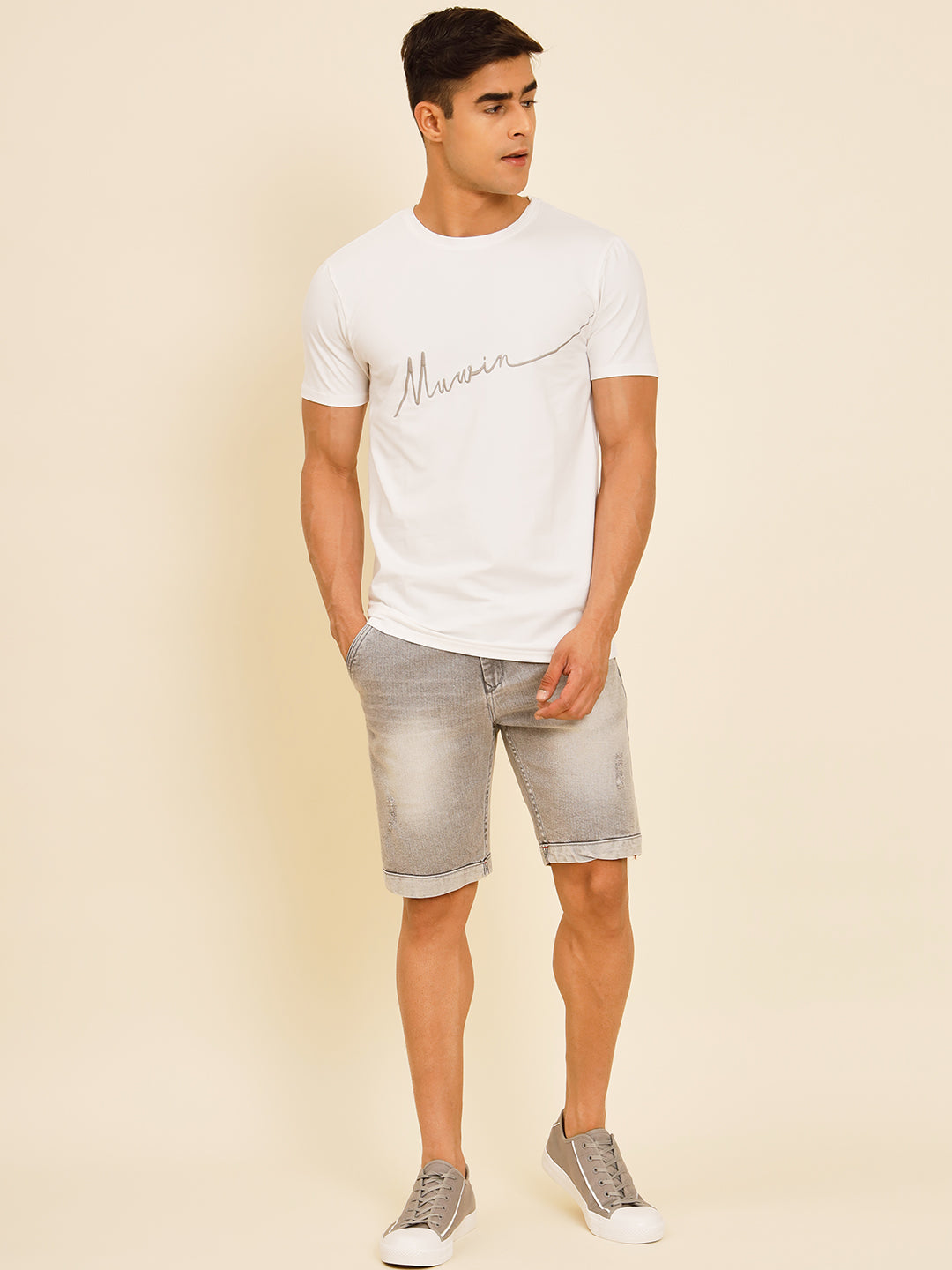 Muwin White Embroidered T-shirts